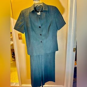 Larry Levine Pants Suit Size 16